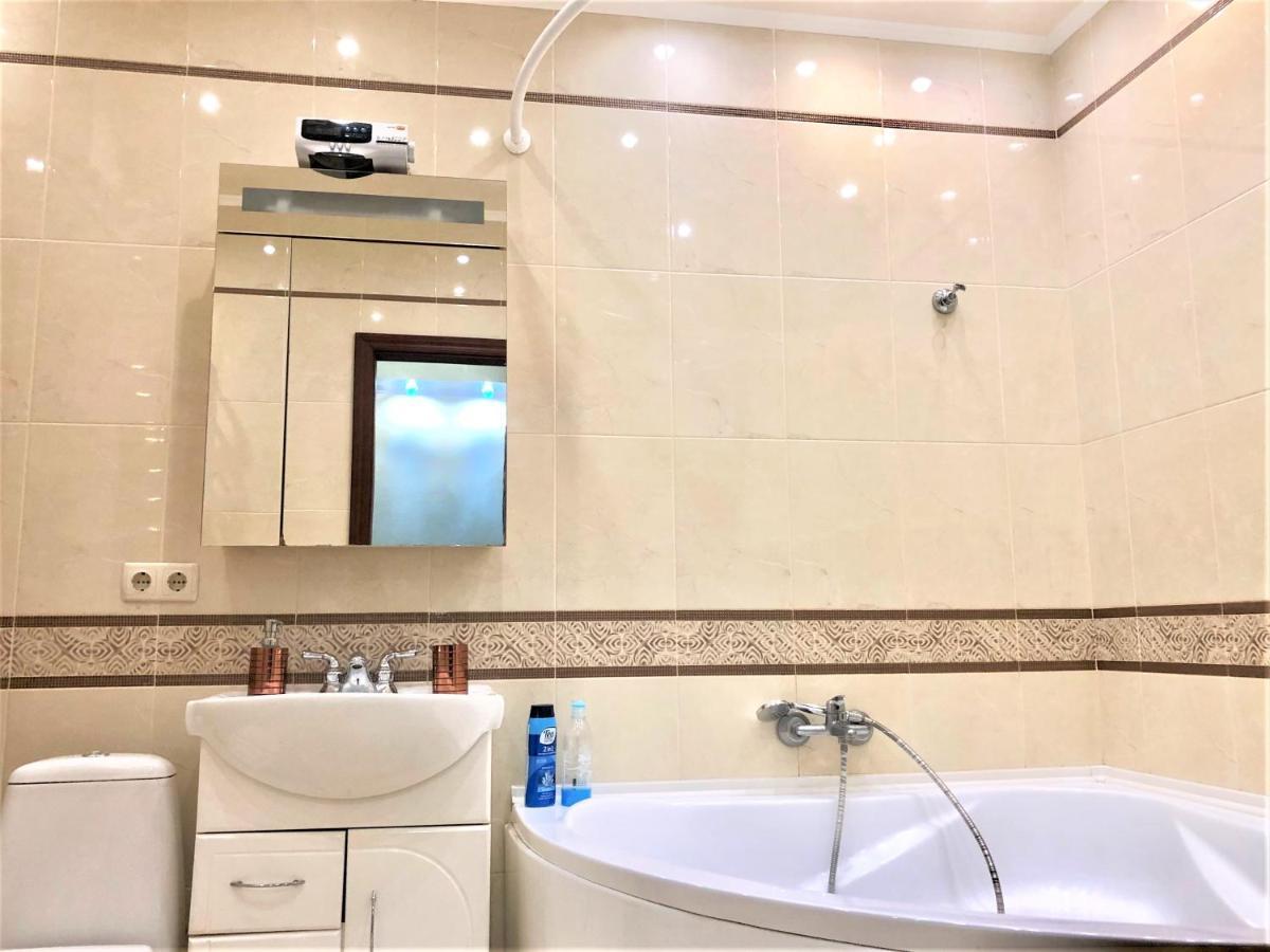 Vip Апартаменти З Видом На Озеро Kiev Bagian luar foto