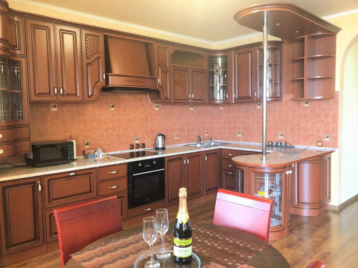 Vip Апартаменти З Видом На Озеро Kiev Bagian luar foto